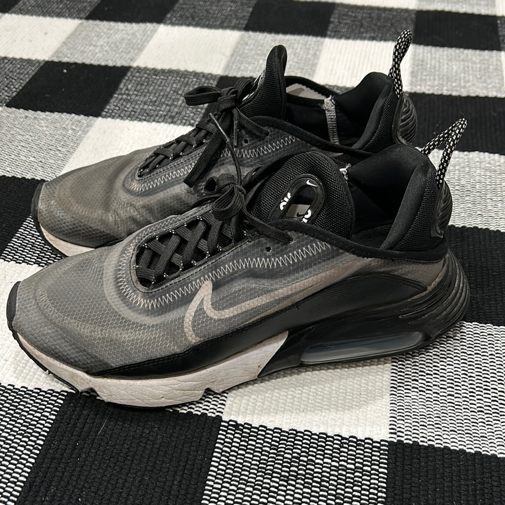 Nike 2090 sneakers, women’s size 9!